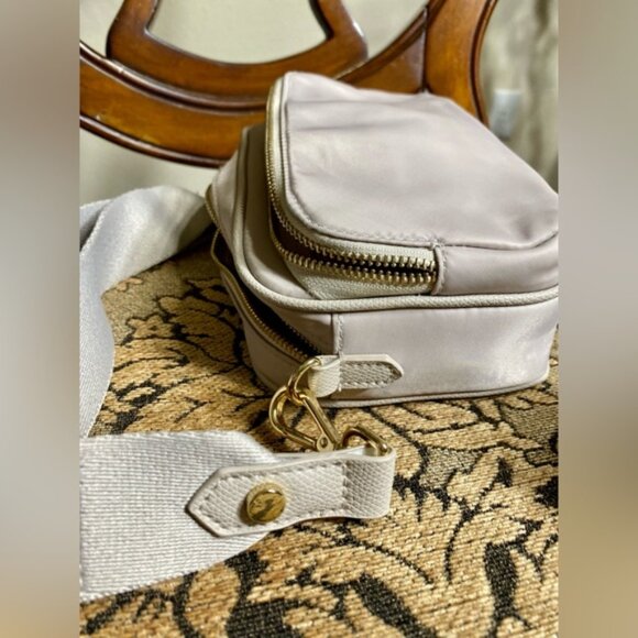 Small Shoulder Bag - Picture 12 of 15